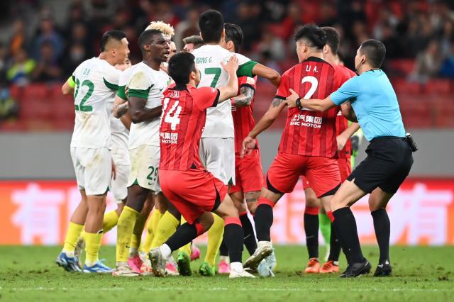 开云体育官网-上海海港拒绝崩盘：击败山东泰山 用胜利拿下冠军