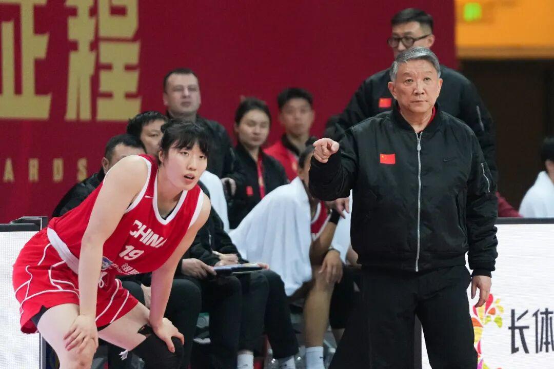开云体育APP-老帅宫鲁鸣接手的中国女篮，到底怎么了？